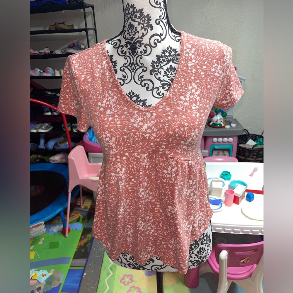 Pretty womens floral top size M